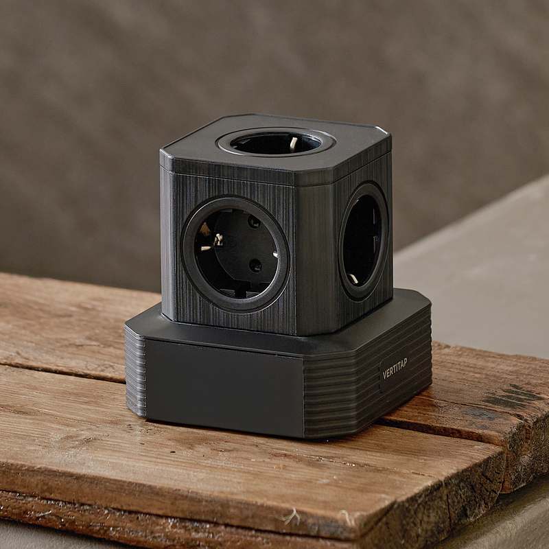 캠핑이나 여행에 딱! 대용량 멀티탭으로 편리하게 전기 사용하기