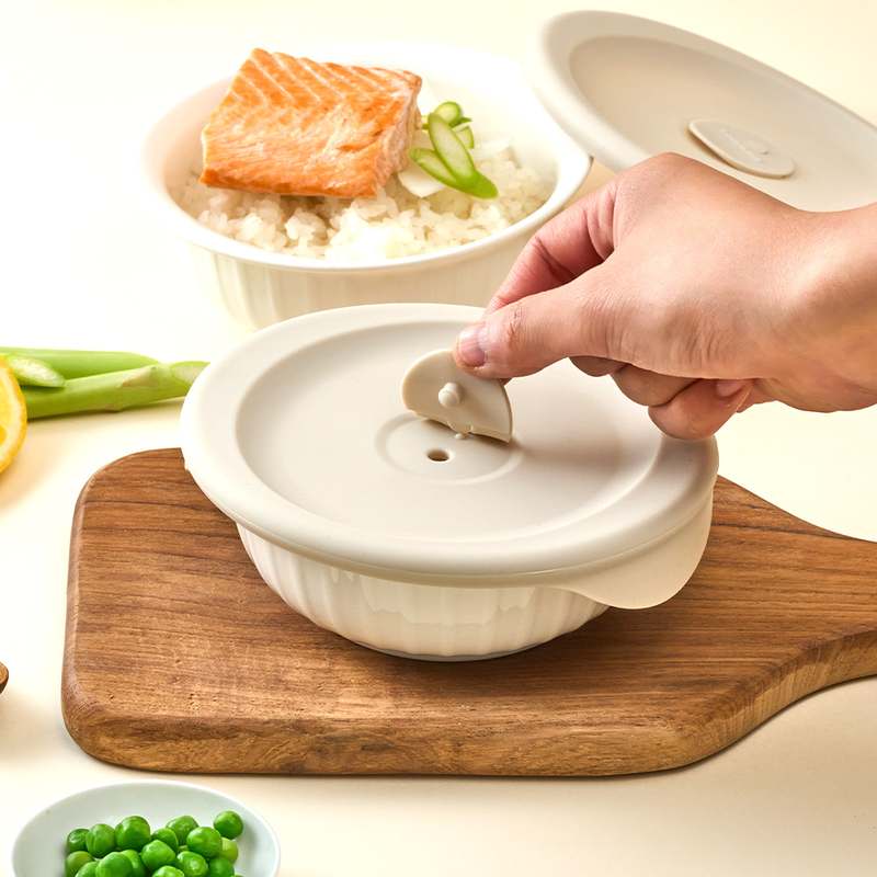 일상에서 딱 맞는 도자기 밥그릇, 아이보리 컬러로 깔끔하게!