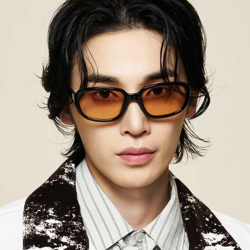 일상에서 멋지게 착용하는 오벌형 사각 틴트 선글라스 추천!