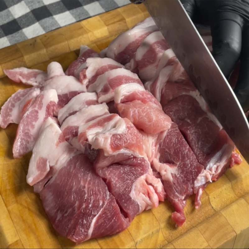 집에서 즐기는 맛있는 목살 구이, 부드럽고 풍부한 돼지고기 한 근