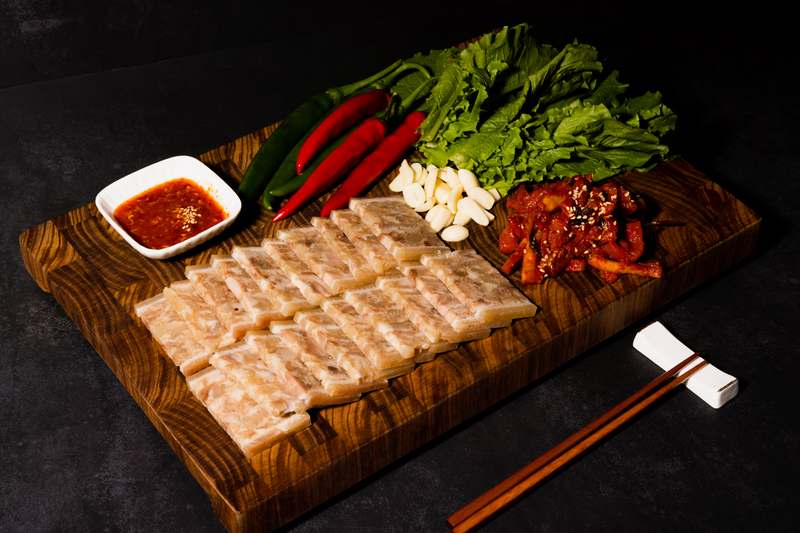 집에서 간편하게 즐기는 삼형제고기 편육과 머리 고기, 맛있게 먹는 방법