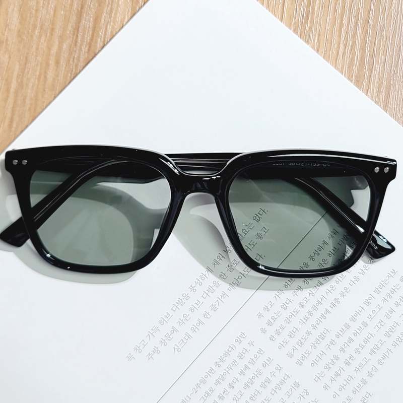 가볍고 스타일리시한 빅사이즈 사각 선글라스로 여름을 시원하게!