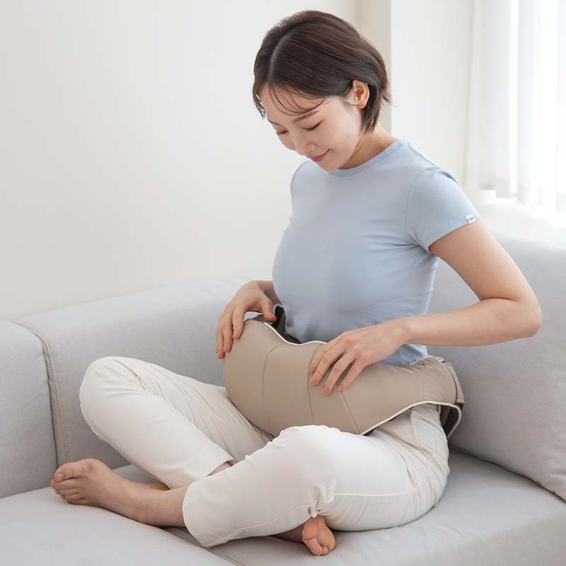 집에서 간편하게 목과 어깨를 풀어주는 무선 마사지기 추천