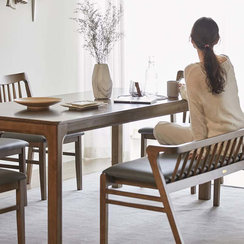 편안한 집들이 선물! 고무나무 원목으로 만든 로렌 4인용 식탁세트 추천