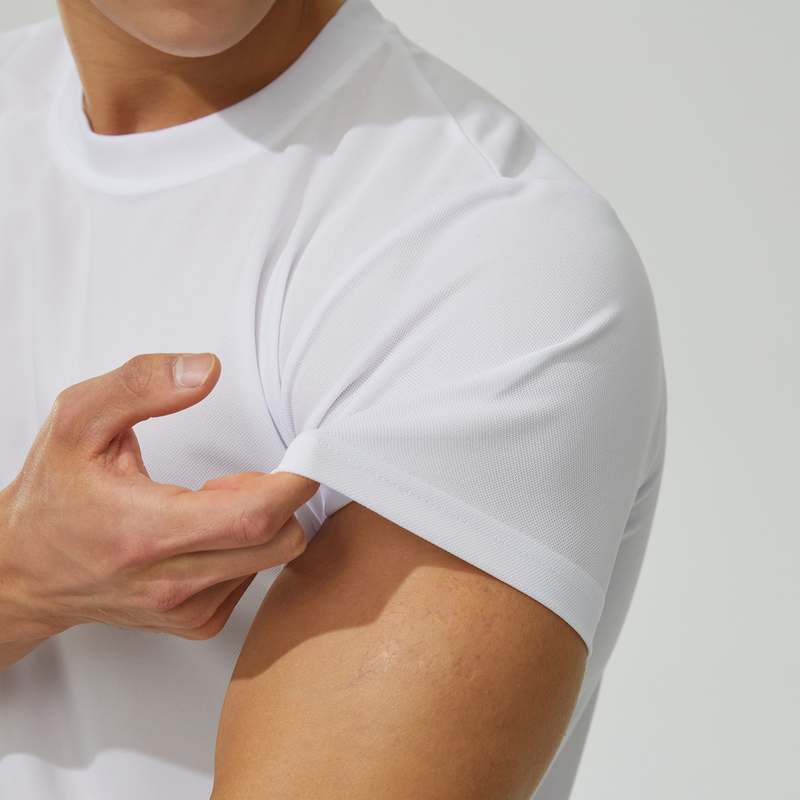 편하게 입기 좋은 쿨링 반팔 티셔츠, 운동할 때 딱이야!