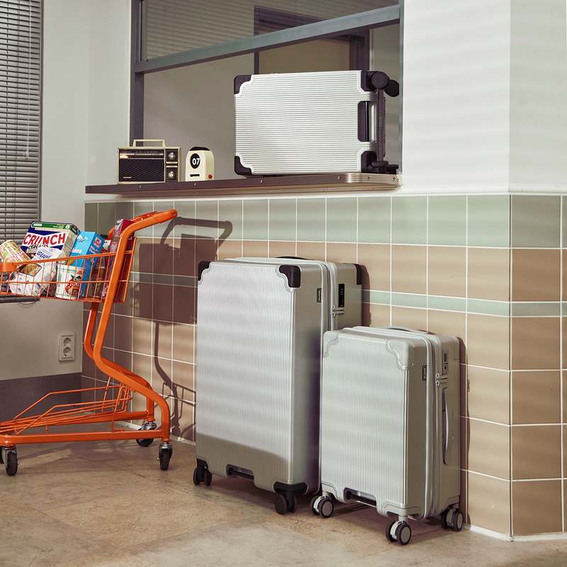 가볍고 넉넉한 여행 가방, 대형 캐리어로 여행 준비 끝!