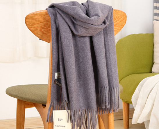 포근하고 따뜻한 캐시미어 목도리, 연인과 함께하는 겨울 스타일링 추천!