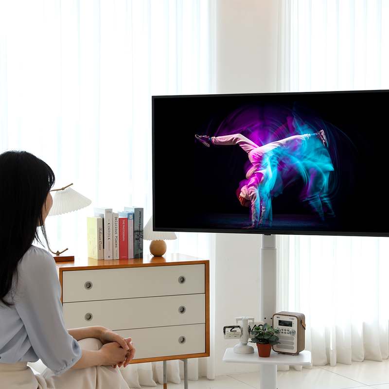 이동이 편한 TV 거치대, 집에서도 쉽게 설치하는 방법