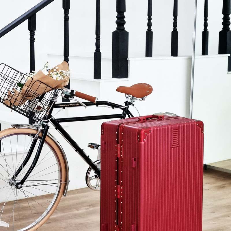 가볍고 튼튼한 여행용 알루미늄 캐리어, 어떤 크기를 선택할까?