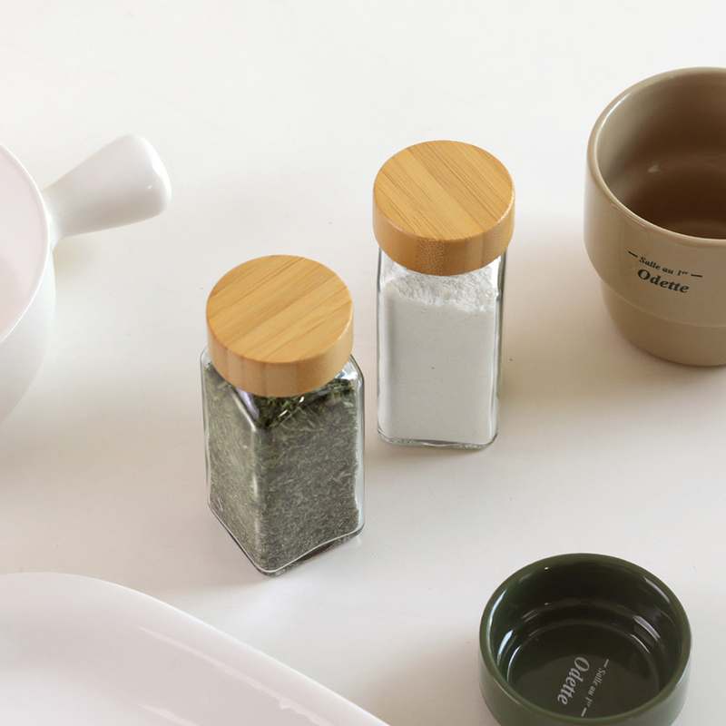 일상에서 유용한 향신료와 차 보관용 밀폐 용기 추천