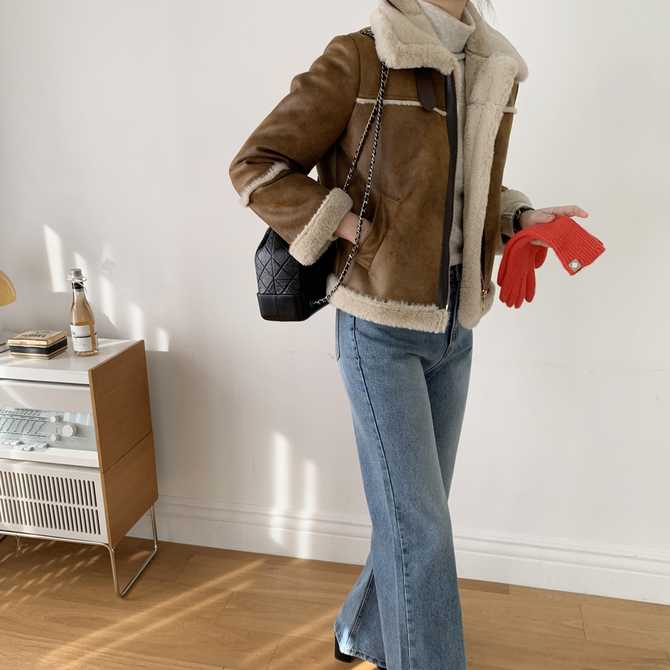 겨울철 따뜻하고 고급스러운 빈티지 가죽 하이넥 밍크 퍼 무스탕