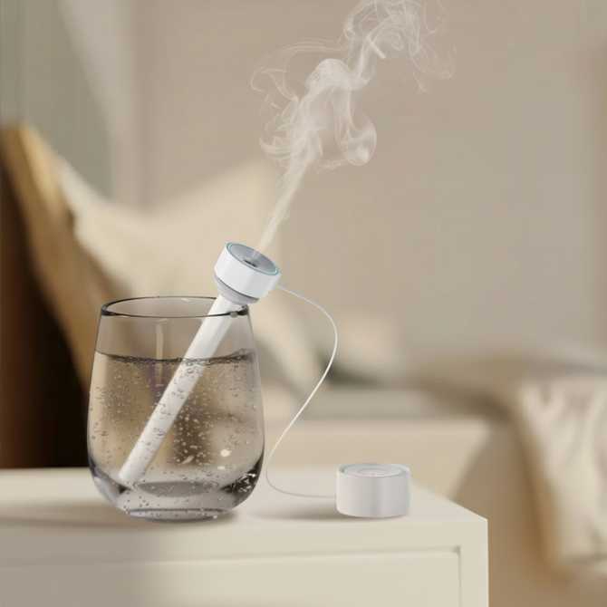 휴대하기 간편한 미니 가습기, 사무실이나 집에서 유용하게 쓰기 좋아요