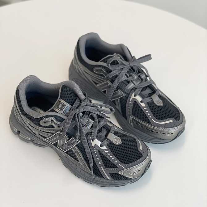 가볍고 키높이까지 챙긴 여성용 운동화, 뉴발란스 1906 팬텀 블랙