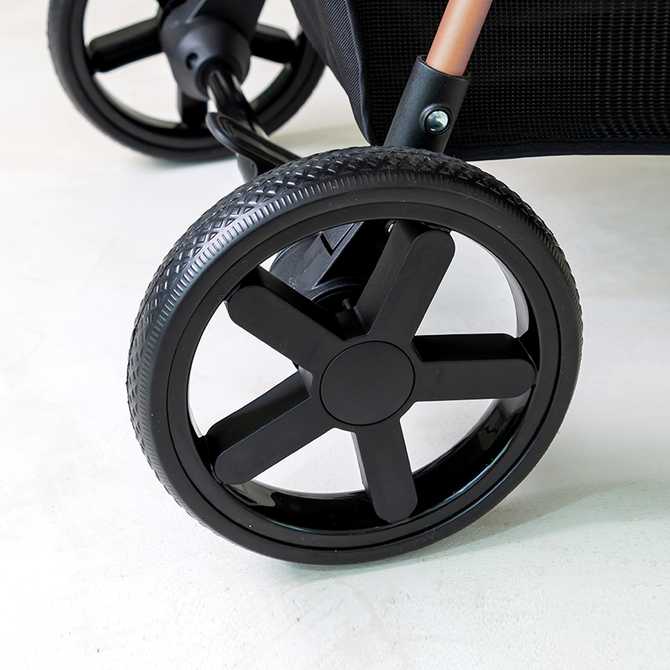 가볍고 접이 쉬운 반려동물 유모차, 어떤 점이 좋을까?