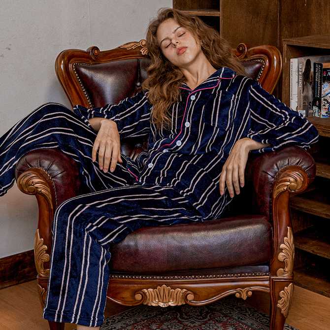 포근하고 따뜻한 잠옷, 집에서도 편안하게 입기 좋은 긴팔 커플 수면 세트