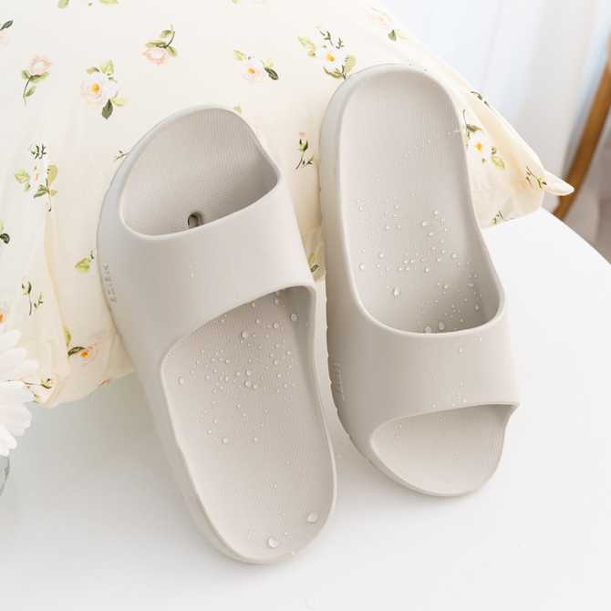 문에 걸리지 않는 욕실화, 퓨어 발등 낮은 욕실 슬리퍼로 편하게 신어요