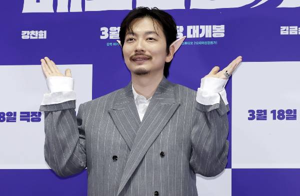 [셀럽소식] 배우 이동휘, 송민호 병역 논란에 대해 직접 해명하며 시사회 배경 설명