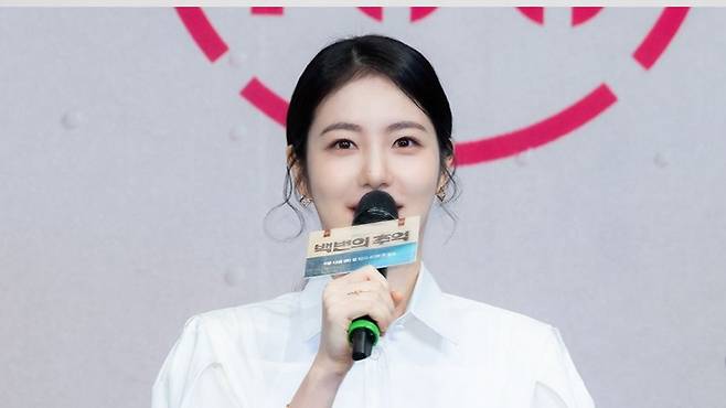 [셀럽소식] 배우 신예은, 예능서 솔직한 고백과 애교로 시청자 매력 폭발!