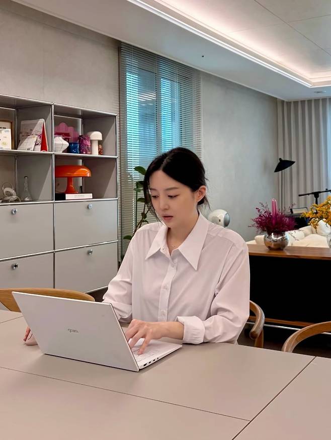 [연예뉴스] 김소영, 일상과 건강 다짐 담은 인스타그램 게시물로 팬들 응원 받아