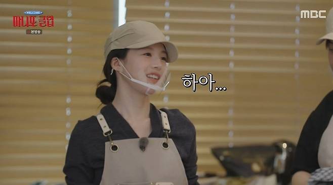 [셀럽소식] 고윤정, 촬영 중 카다이프 쏟아져 웃음 폭발…소방서 체험서 벌어진 해프닝