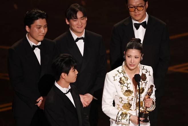 [셀럽소식] 오스카 2관왕 ‘케이팝 데몬 헌터스’ 수상 논란과 인종차별 의혹 제기