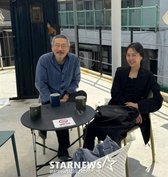 1년만에 다시..유모차 미는 '엄마' 김민희와 흰머리 홍상수 포착 관련 현장·자료 이미지