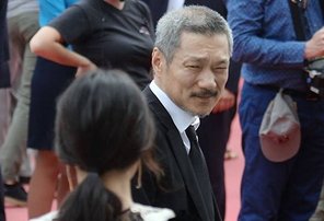 '불륜 커플' 홍상수-김민희, 인천공항 이어 하남 공원서 포착…오붓한 일상 관련 현장·자료 이미지