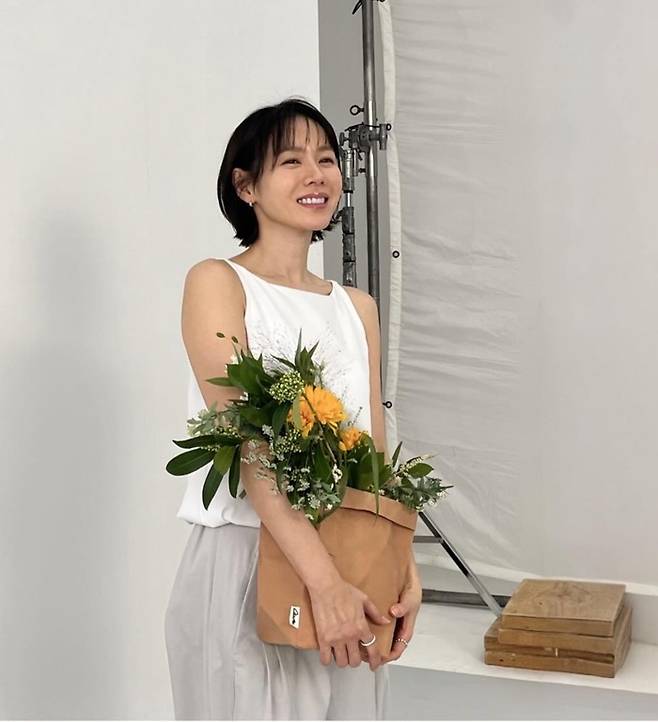 [셀럽소식] 손예진, 탄탄한 복근과 건강미 넘치는 몸매 공개… SNS서 화제