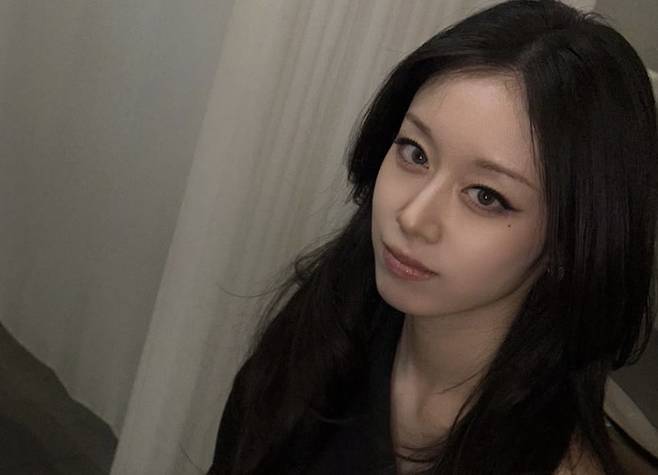 [셀럽소식] 지연, 입술 필러 행사장서 우아한 미모 공개…이혼 후 근황 눈길