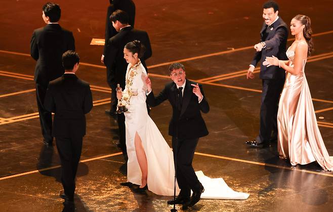 [셀럽소식] 오스카 2관왕 ‘케이팝 데몬 헌터스’ 수상 논란과 인종차별 의혹 제기