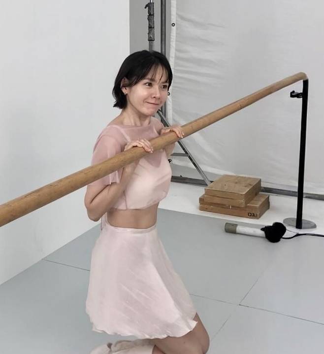 [셀럽소식] 손예진, 탄탄한 복근과 건강미 넘치는 몸매 공개… SNS서 화제