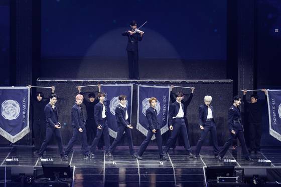 [셀럽소식] 제로베이스원, 2년 6개월 여정 마무리 콘서트로 눈물의 작별 인사