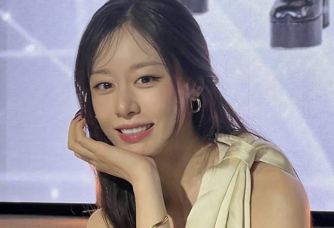 [셀럽소식] 지연, 입술 필러 행사장서 우아한 미모 공개…이혼 후 근황 눈길