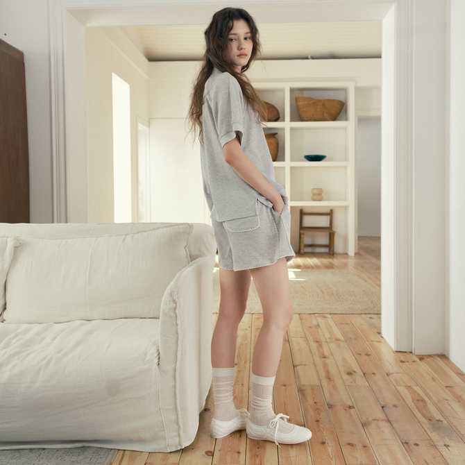편하게 입기 좋은 와플 카라 티셔츠와 밴딩 숏츠 셋업으로 데일리 코디 완성하기