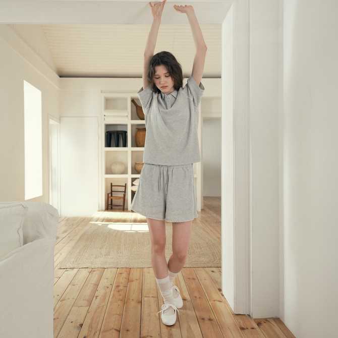편하게 입기 좋은 와플 카라 티셔츠와 밴딩 숏츠 셋업으로 데일리 코디 완성하기