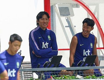 훈련 홍명보 감독 홍명보 감독의 전술 철학과 전략적 특징은 무엇인가? 관련 뉴스 이미지
