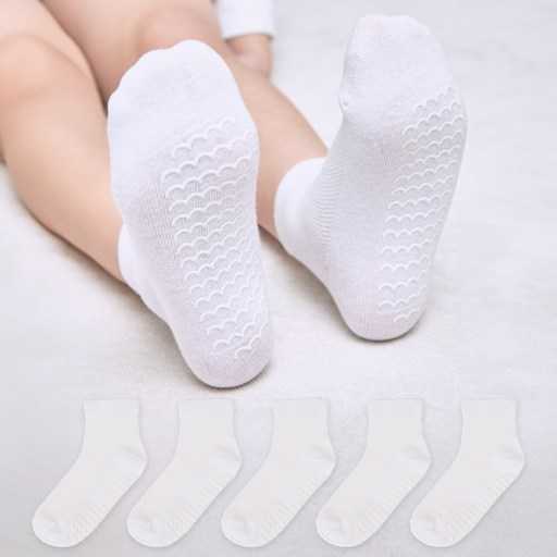 여름철 아이 안전과 편안함을 모두 챙기는 미끄럼 방지 양말 추천 1